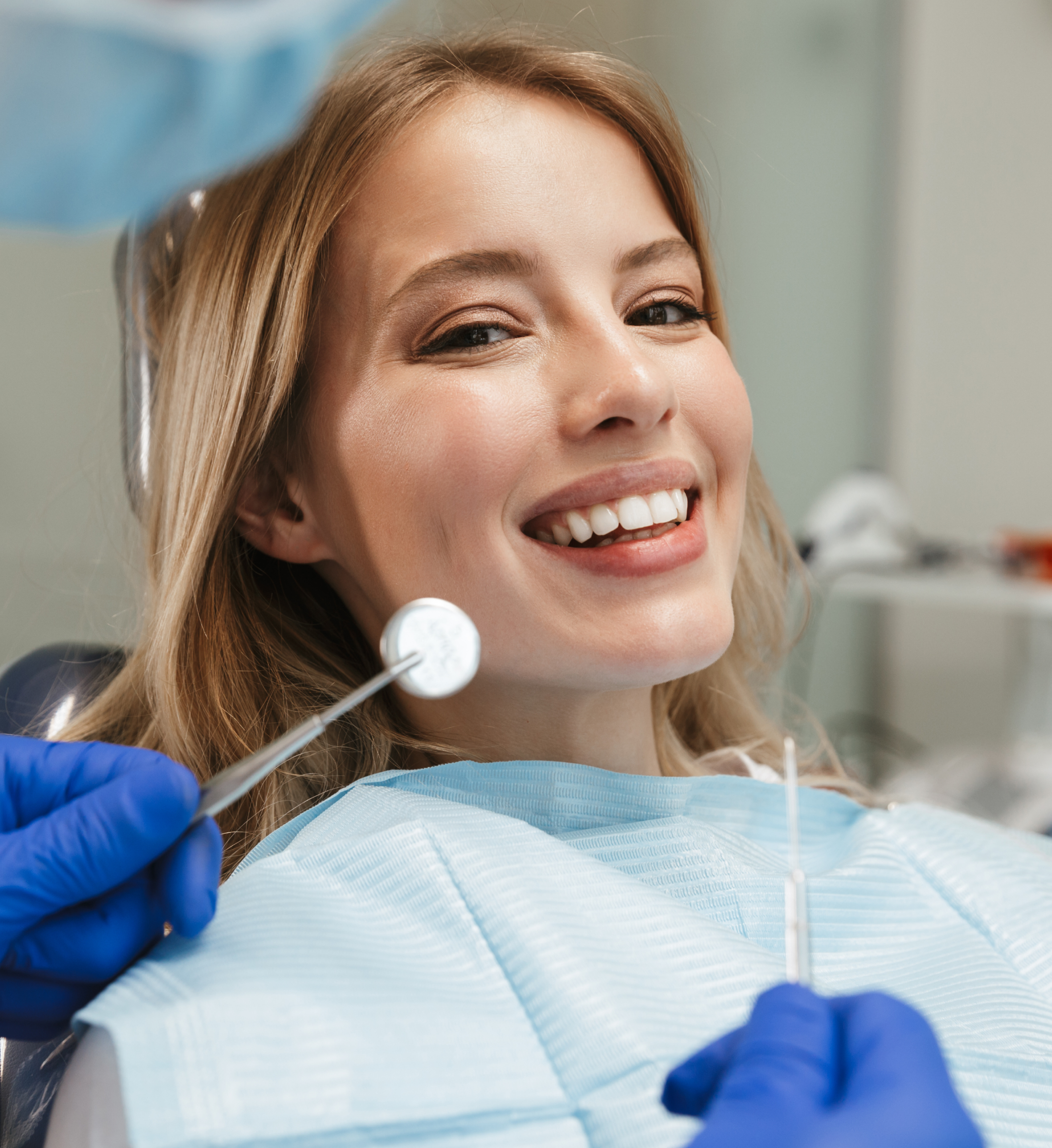image implant courounne dentaire Accueil Dr Johan Cinçon - Chirurgien-dentiste à La Teste-de-Buch
